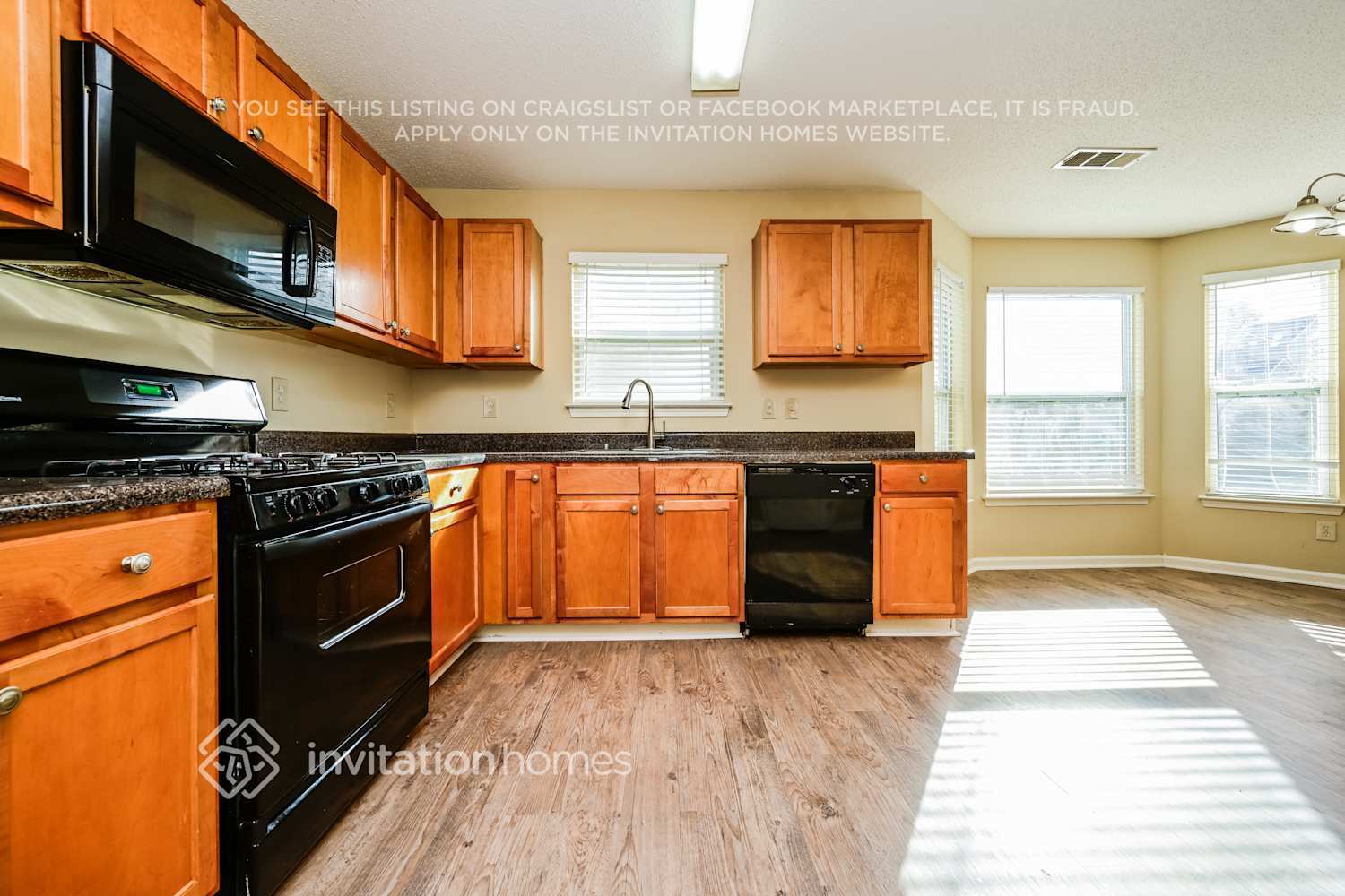 Building Photo - 4082 Arabian Way SW