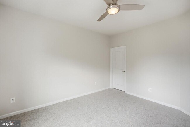 Building Photo - 3634 Briarwood Dr