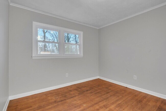 Building Photo - AMAZING LEASE SPECIAL!!!!...Freshly Updated 2BR / 1BA Single-Level Duplex $1175/mo rent***