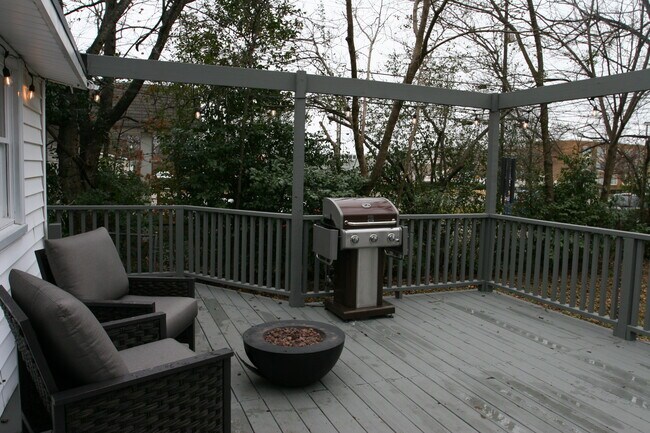 Building Photo - 705 Stevens Ave NE