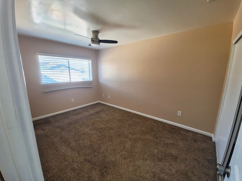 Building Photo - 286 W Palomino Dr