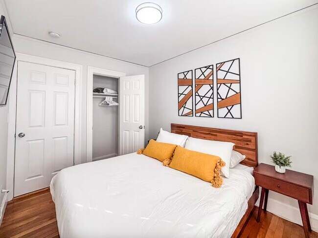 Building Photo - 65-67-67 St James Cir