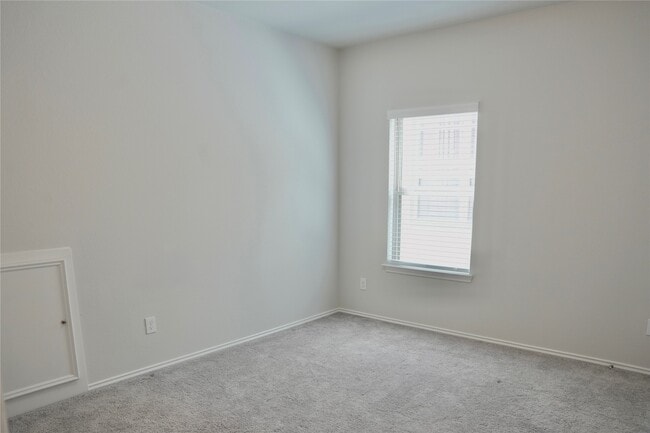 Building Photo - 24727 Tanoureen Dr
