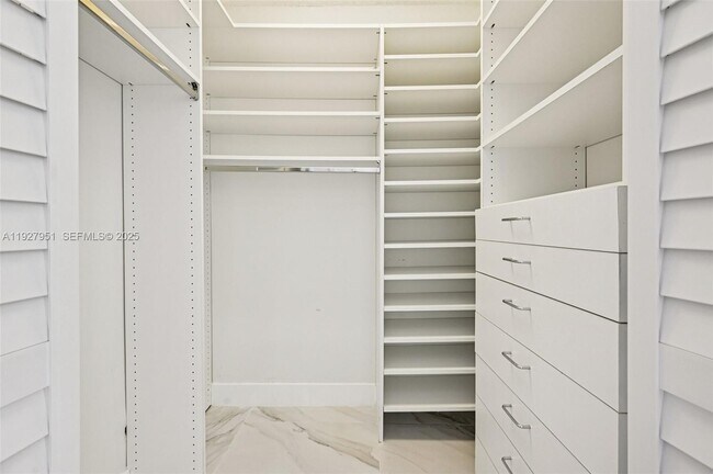 Building Photo - 1800 NE 114th St