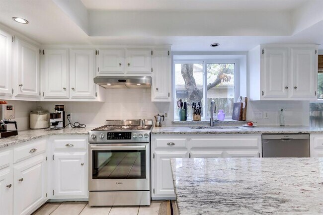 Building Photo - 11418 Pradera Dr