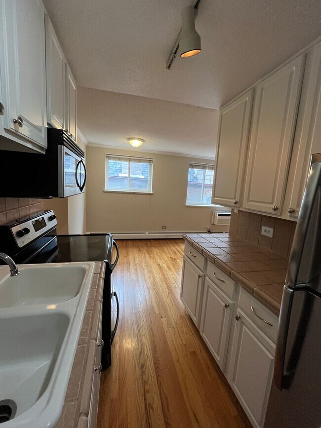 Building Photo - 1 bedroom condo in Denver