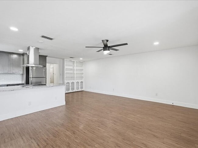 Building Photo - 2531 W Twelfth St