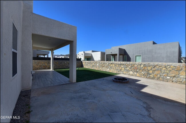 Building Photo - 12333 Desert Wolf Ave