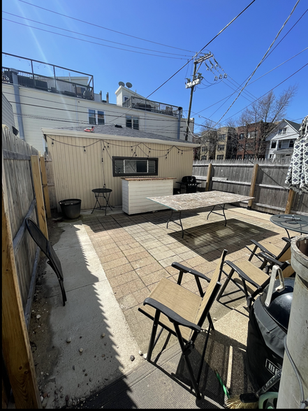 Building Photo - 1521 W Addison St