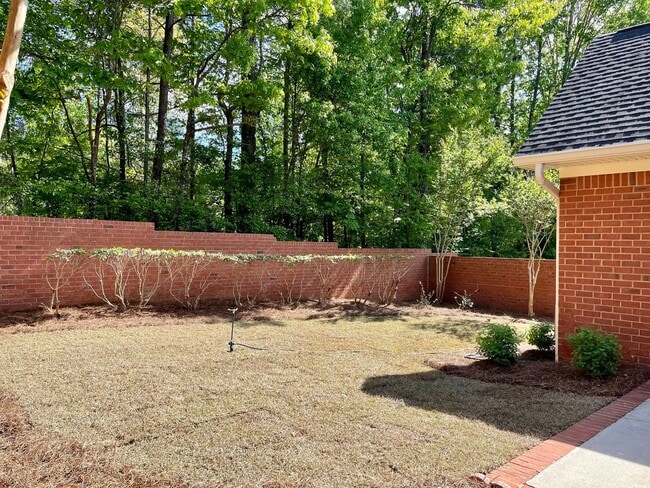 Building Photo - UNIQUE PROPERTY IN CONVENIENT IRMO LOCATION