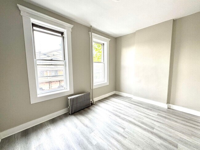 Building Photo - 185 Beacon Ave