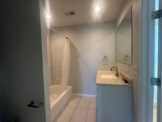 Building Photo - Ready for move in