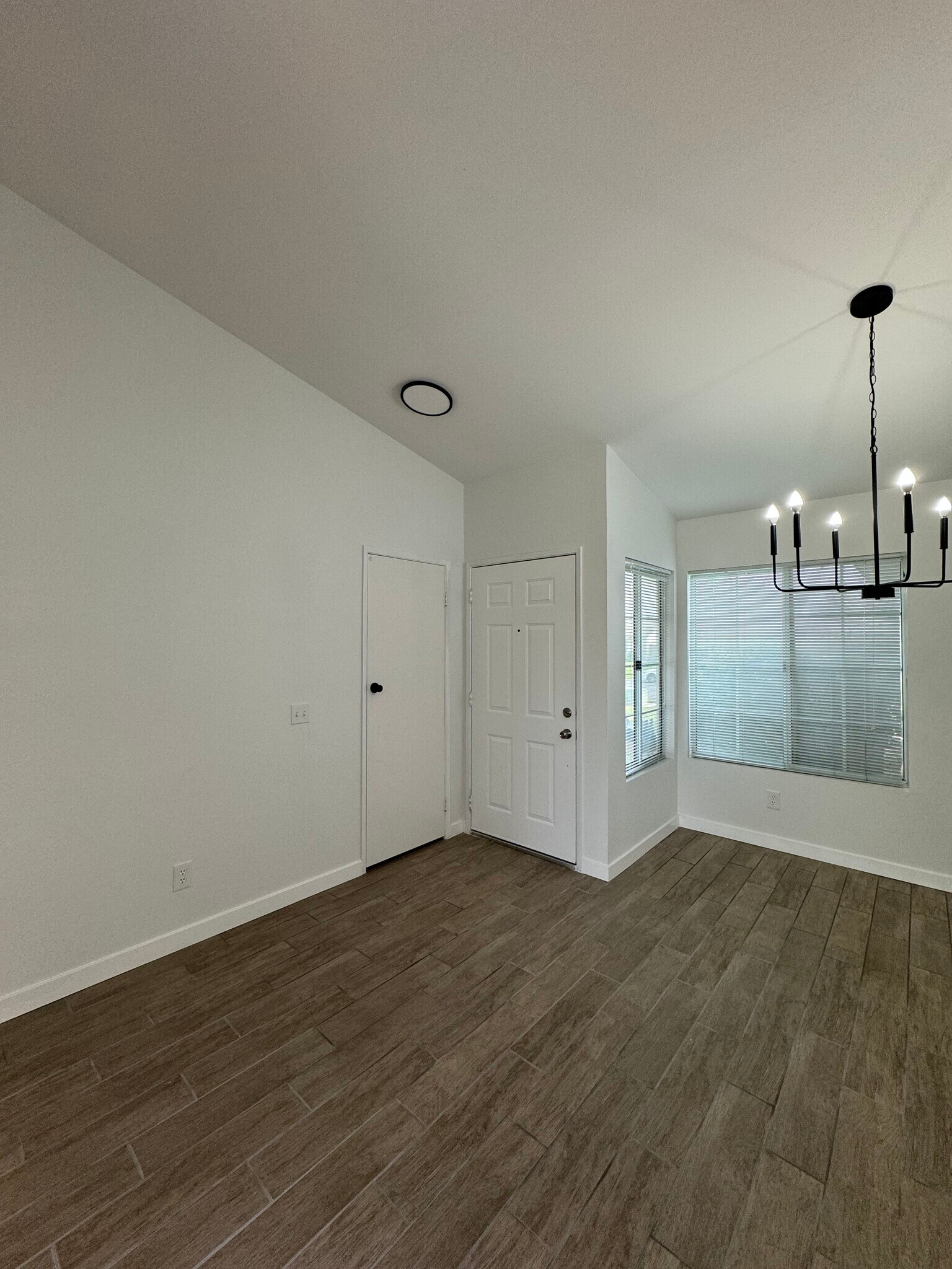 Building Photo - 366 Samsara Ct
