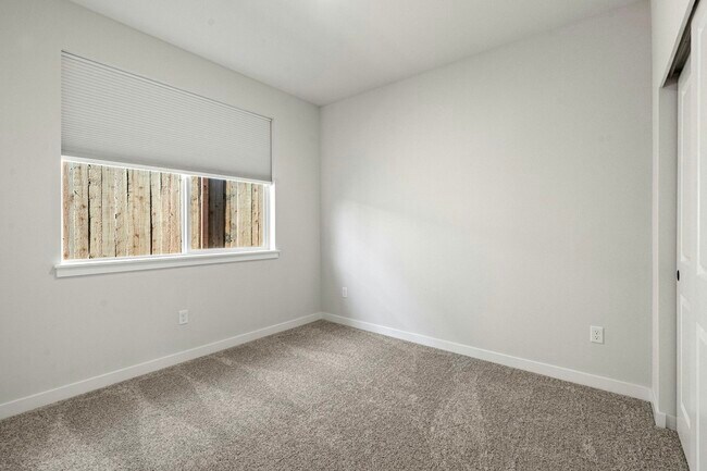 Building Photo - 5970 Thornhill Ave SW