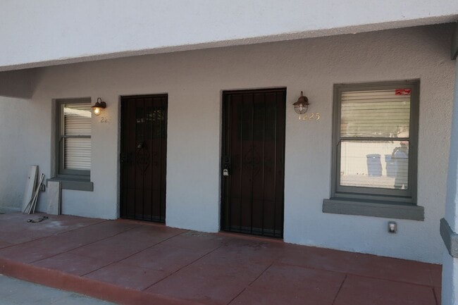 Building Photo - Fully Remodeled 1 Bedroom Duplex Apartment in Historical U of A Neighborhood