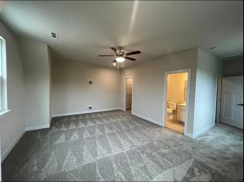 Building Photo - 8053 Warbler Way
