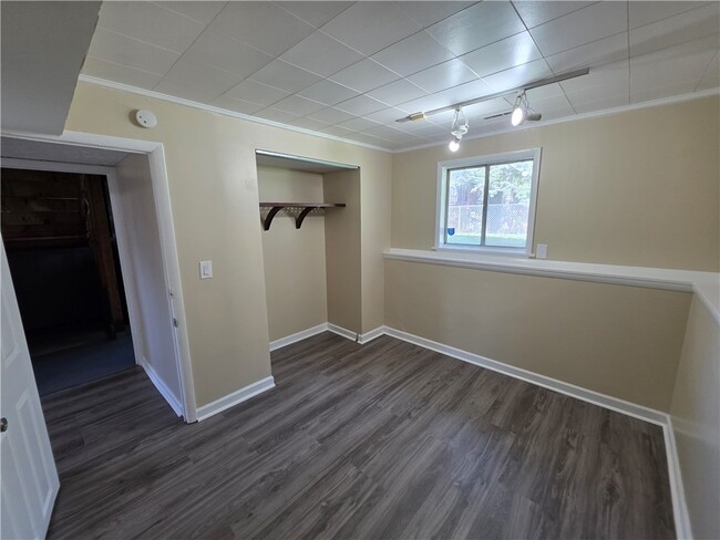 Building Photo - 32 Golden Rod Ln