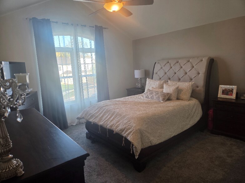 Building Photo - 1609 Grove Ct