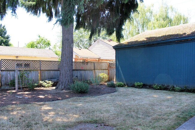 Building Photo - 4216 NE Simpson St