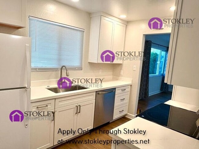 Building Photo - 1875 Queens Rd