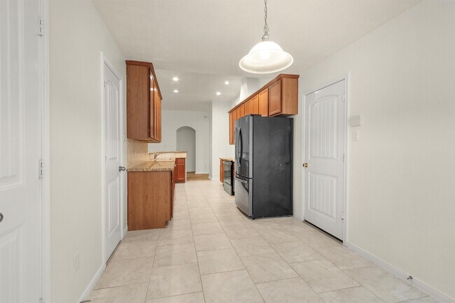 Building Photo - 12822 Lakeshore Dr