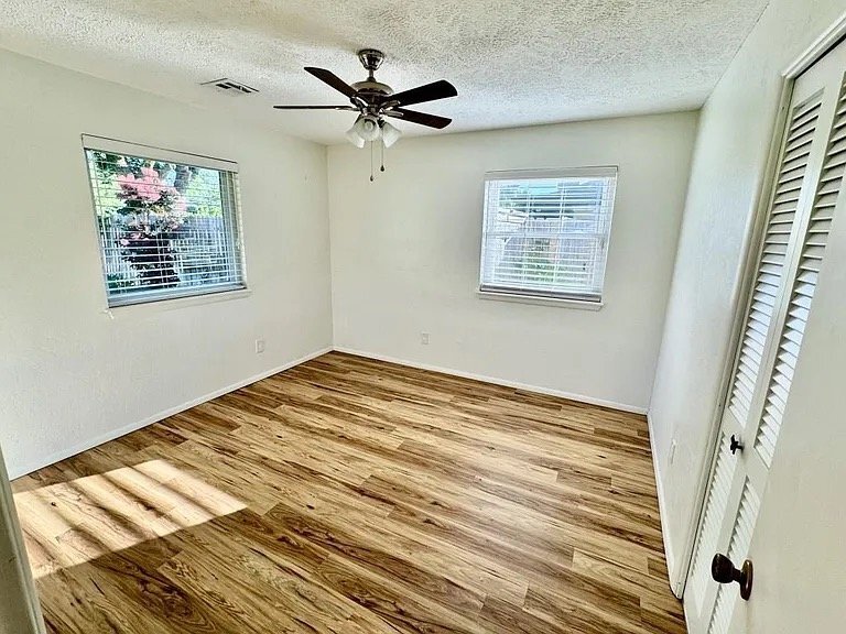 Building Photo - 3028 Berkshire Way