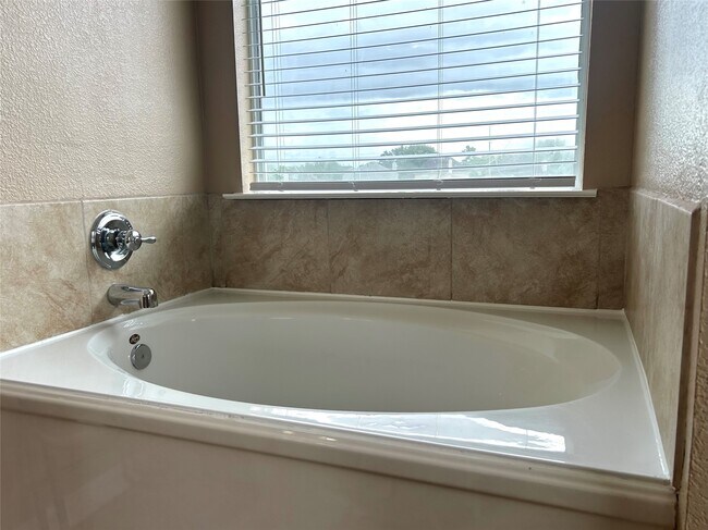 Building Photo - 6139 Springbrook Garden Ln