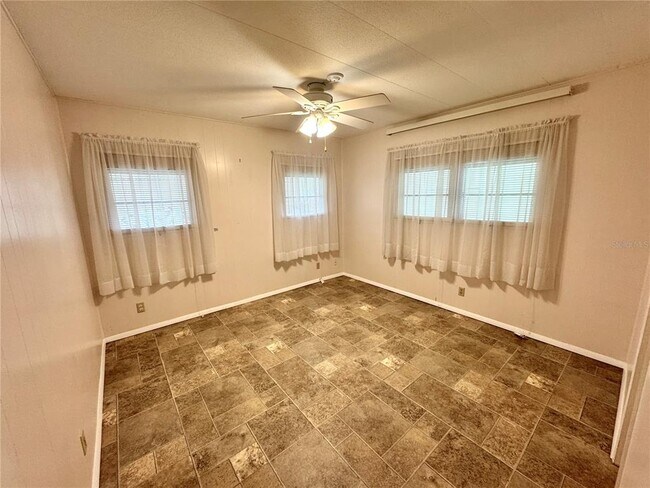Building Photo - 410 49th Ave Terrace W