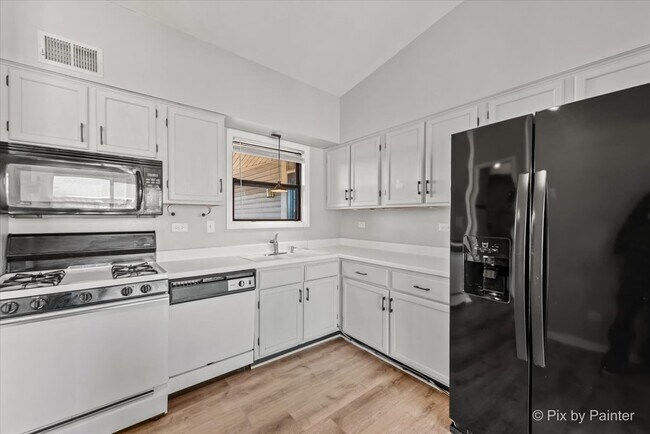 Building Photo - 5815 Wilshire Ct