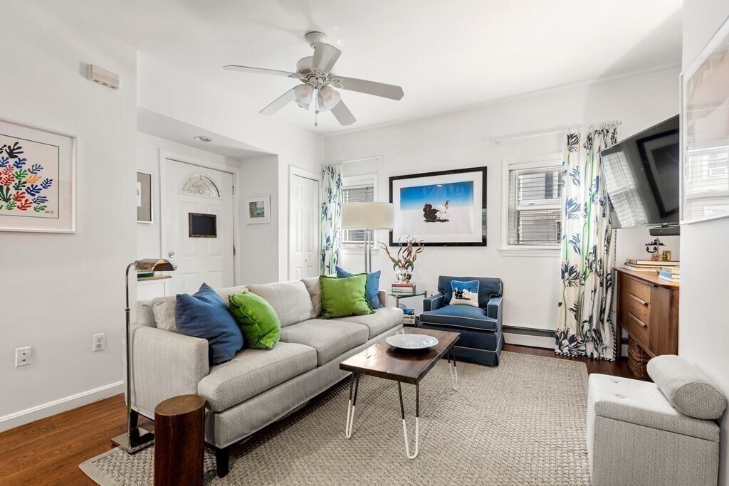 Building Photo - 256 E St