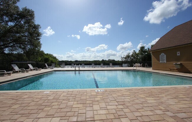 Building Photo - Beautiful 1/1 Condo in Altamonte Springs ~ Gated Lakefront Community!