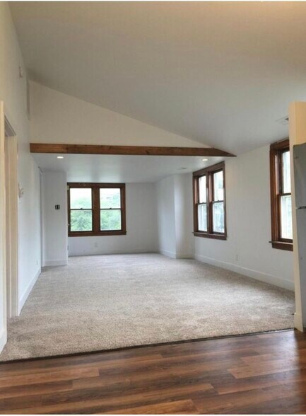 Building Photo - 317 Freehauf St