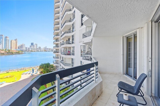 Building Photo - 19101 NE 36th Pl