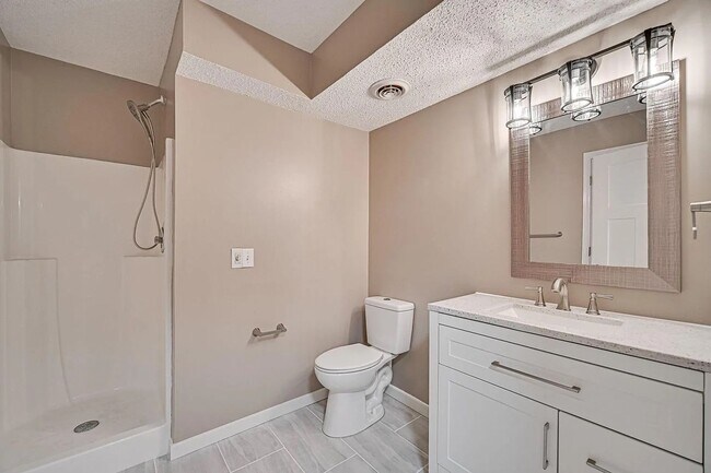 Building Photo - Spacious 4-Bed 4-Bath Home in Buffalo - Available 7/1!