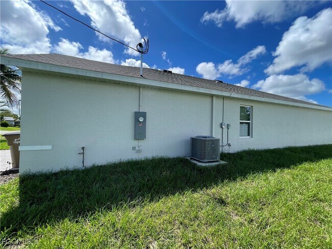 Building Photo - 3720 SW 12th Pl