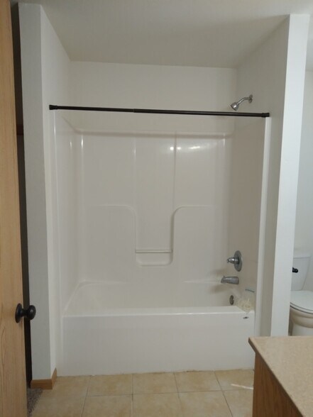 Master Shower - 150 Erin Ct