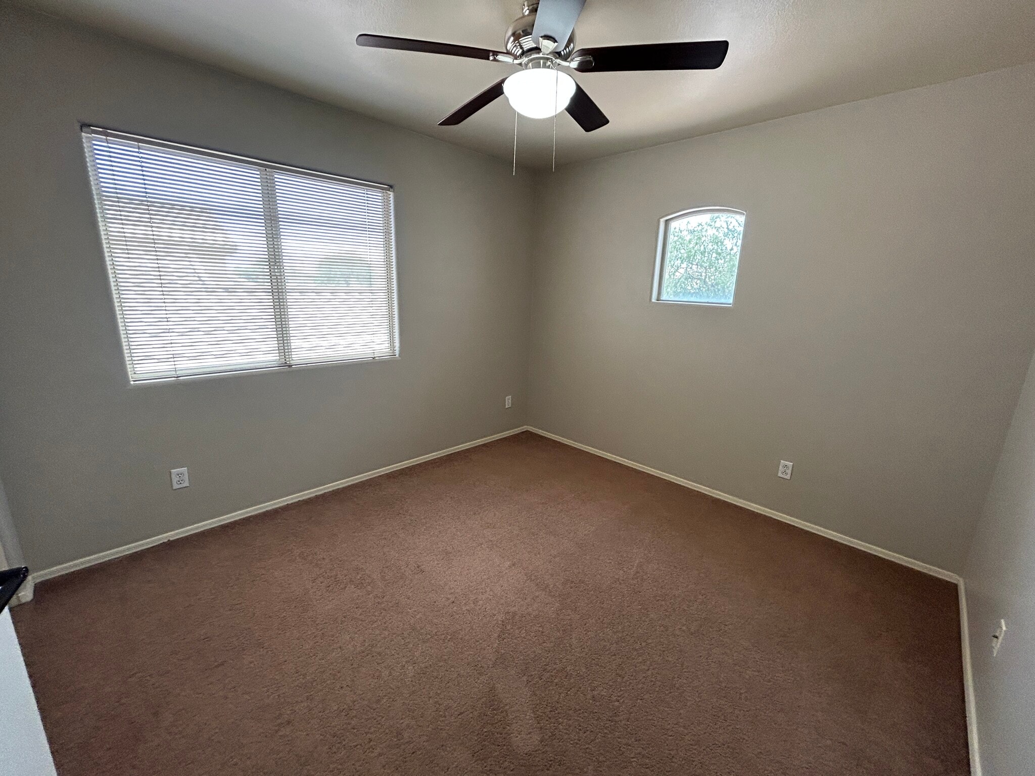 Building Photo - 4132 E Anderson Dr