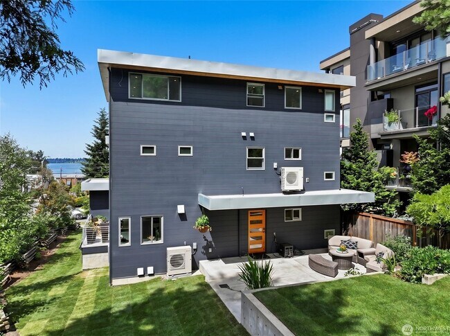 Building Photo - 6304 Lakeview Dr