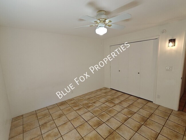 Building Photo - 2781 W Calle Carapan