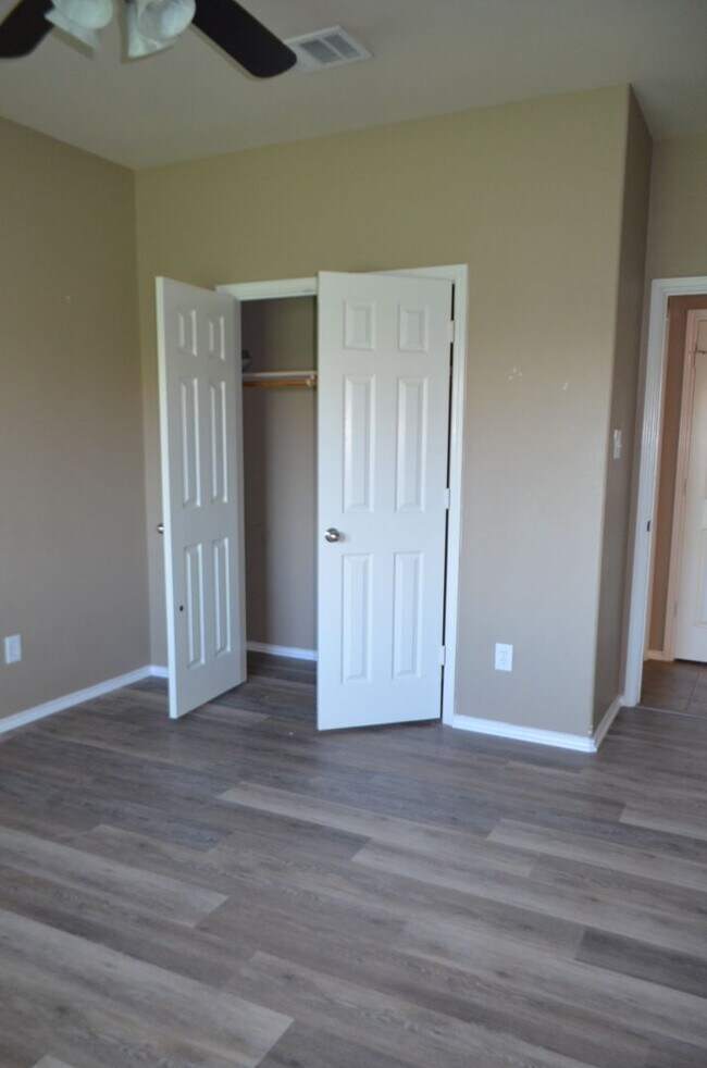 Building Photo - Over 3000 square feet with 3 car garage!