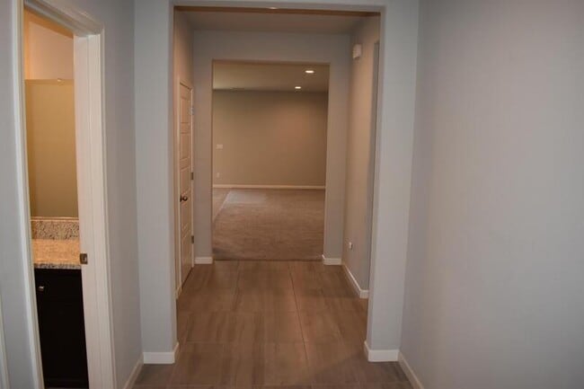 Building Photo - 610 Wood Crest Ave