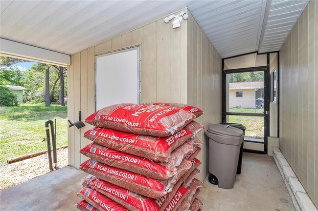Building Photo - 10060 SW 93rd Ave