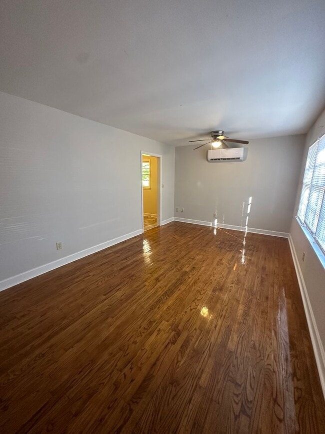 Building Photo - 1309 W 22nd St