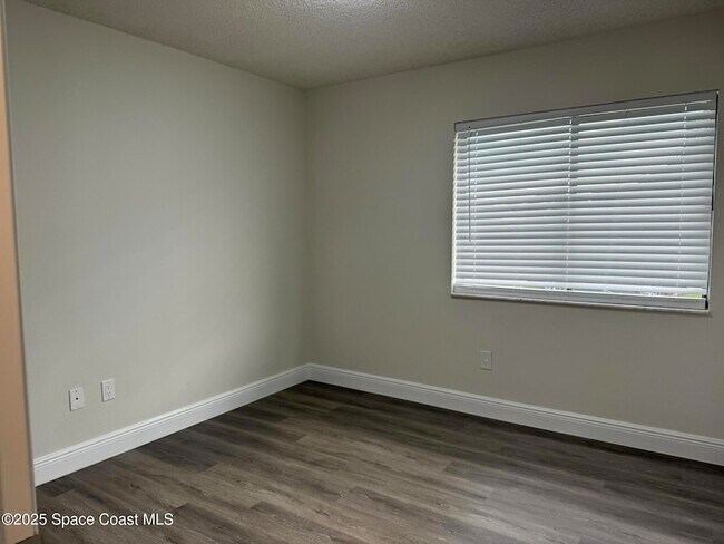 Building Photo - 889 Lamplighter Dr NW