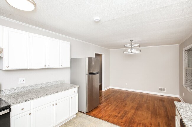 Building Photo - 1605 Edgemore Rd