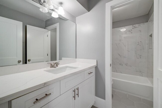 Building Photo - 1603 Heights Blvd