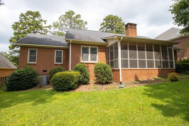 Building Photo - 2220 Montclair Dr