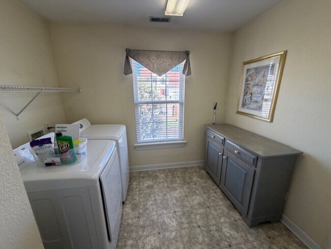 Building Photo - Suffolk Meadows