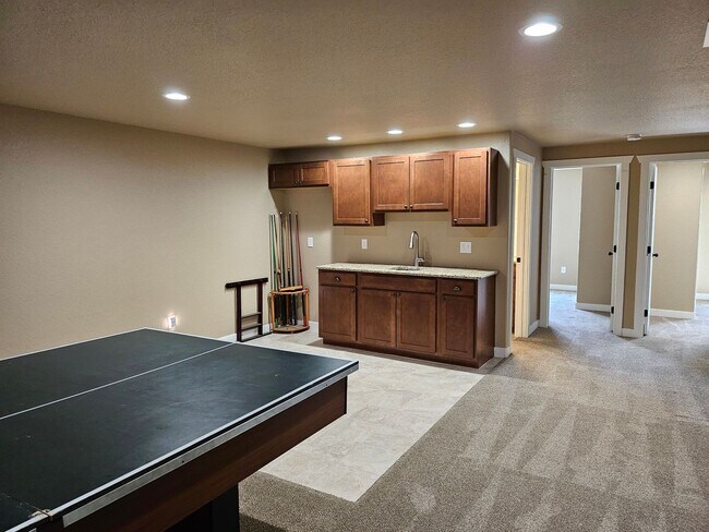 Building Photo - ALL PROSPECTIVE TENANTS MUST SUBMIT A $58 ...