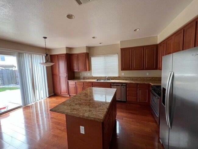 Building Photo - 3775 Millerton Pl